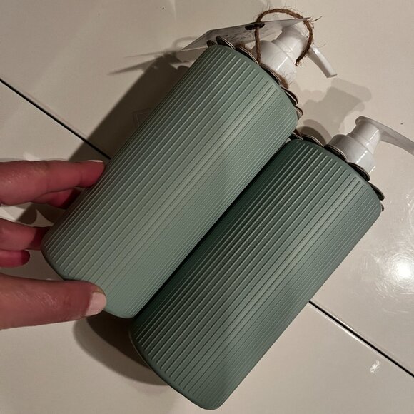 Hand Soap (w/Vitamin E) by Fig &‎ Olive (Set of TWO /new/wa/x) - Picture 4 of 13